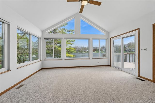 103 Tulip Circle, Island Lake, IL 60042