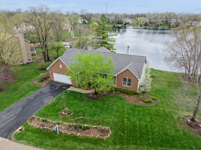 103 Tulip Circle, Island Lake, IL 60042