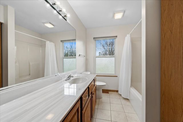 103 Tulip Circle, Island Lake, IL 60042