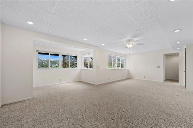 103 Tulip Circle, Island Lake, IL 60042