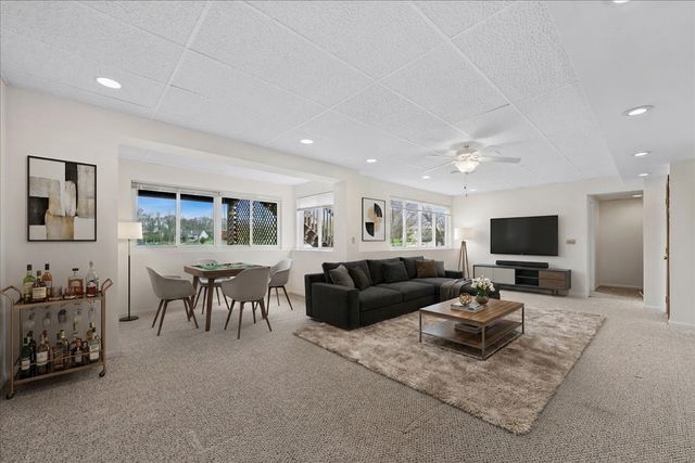 103 Tulip Circle, Island Lake, IL 60042