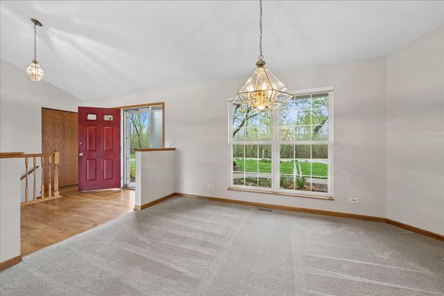 103 Tulip Circle, Island Lake, IL 60042