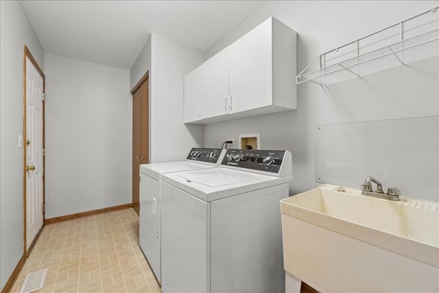 103 Tulip Circle, Island Lake, IL 60042