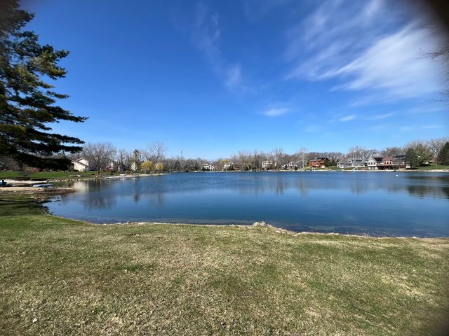 103 Tulip Circle, Island Lake, IL 60042