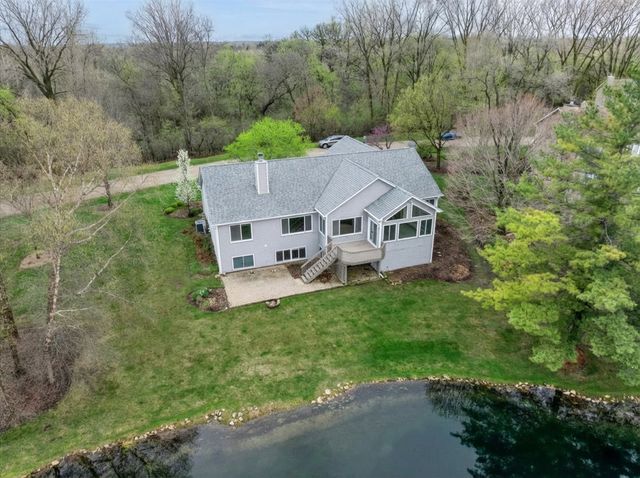 103 Tulip Circle, Island Lake, IL 60042