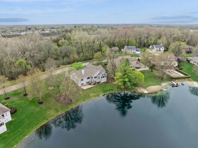 103 Tulip Circle, Island Lake, IL 60042