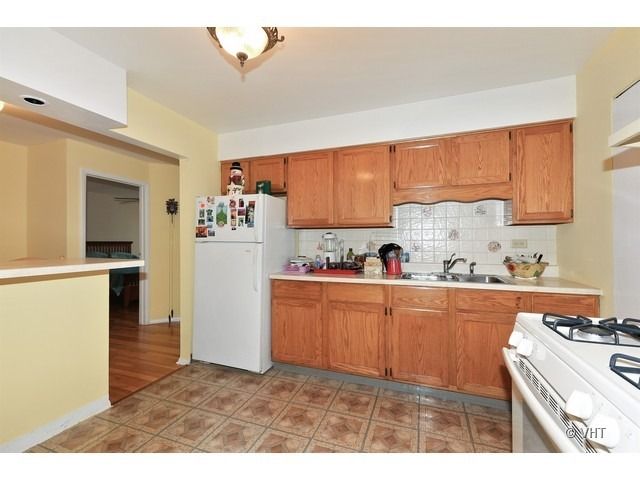 8836 N Western Avenue 104D, Des Plaines, IL 60016