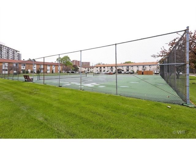 8836 N Western Avenue 104D, Des Plaines, IL 60016