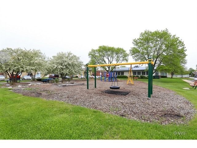 8836 N Western Avenue 104D, Des Plaines, IL 60016