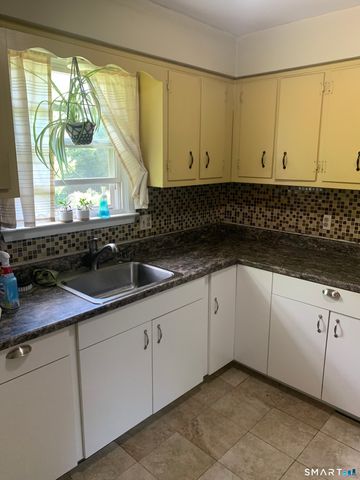 56 Oakwoods Lane F, Branford, CT 06405