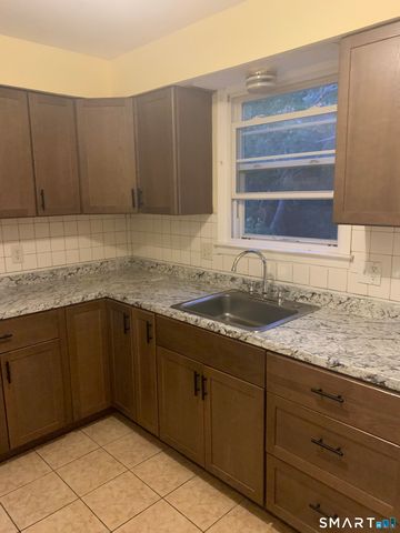 56 Oakwoods Lane F, Branford, CT 06405