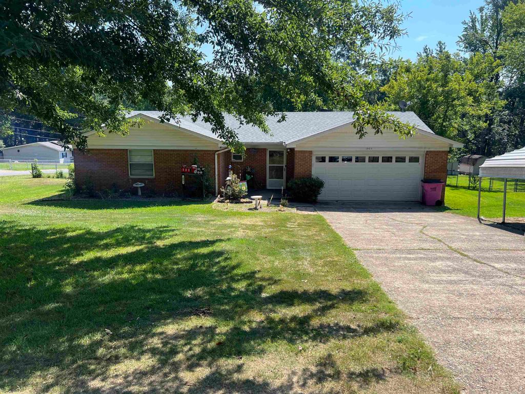 1403 N Shady Lane, Benton, AR 72015