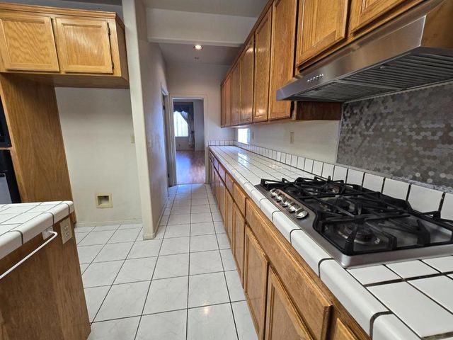 1204 Pickford Way, Salinas, CA 93906