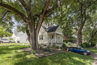 8300 Ward Parkway Plaza, Kansas City, MO 64114