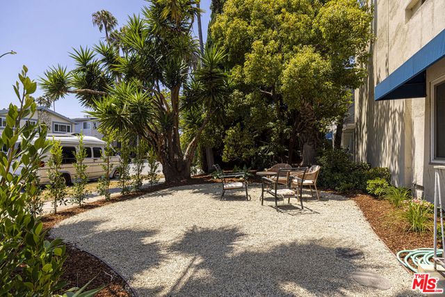3722 Mentone Avenue, Los Angeles, CA 90034