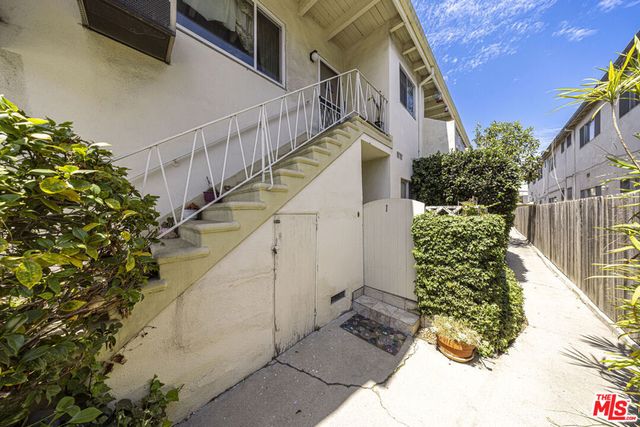 3722 Mentone Avenue, Los Angeles, CA 90034