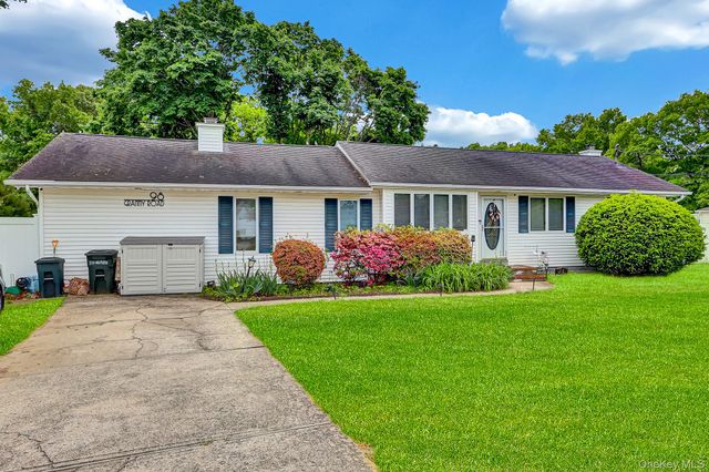 98 Granny Road, Farmingville, NY 11738