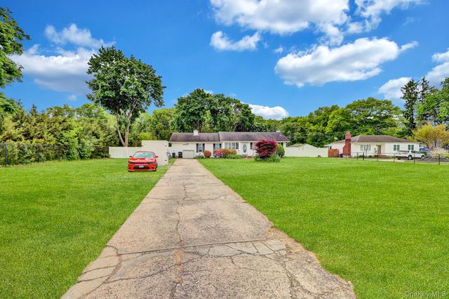 98 Granny Road, Farmingville, NY 11738