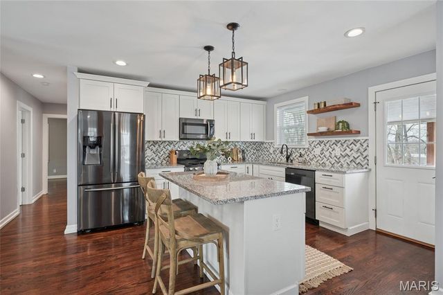 7048 Arcadia Avenue, University City, MO 63130