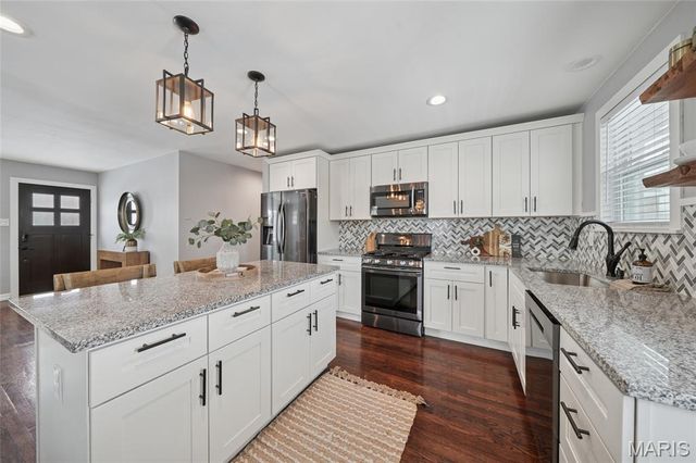 7048 Arcadia Avenue, University City, MO 63130