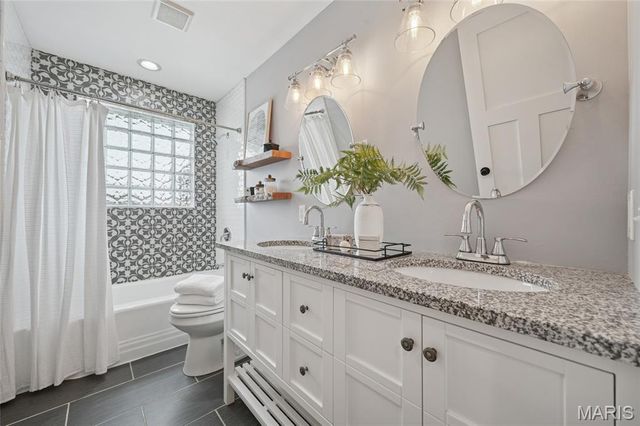 7048 Arcadia Avenue, University City, MO 63130