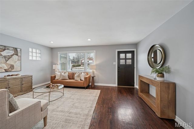 7048 Arcadia Avenue, University City, MO 63130