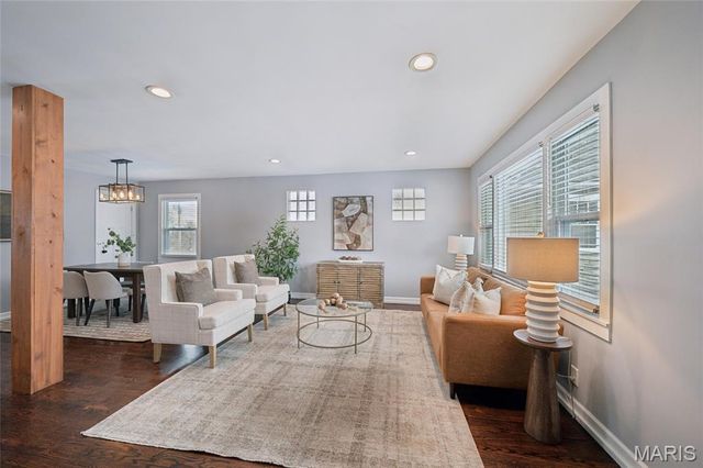 7048 Arcadia Avenue, University City, MO 63130