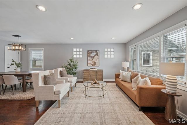 7048 Arcadia Avenue, University City, MO 63130