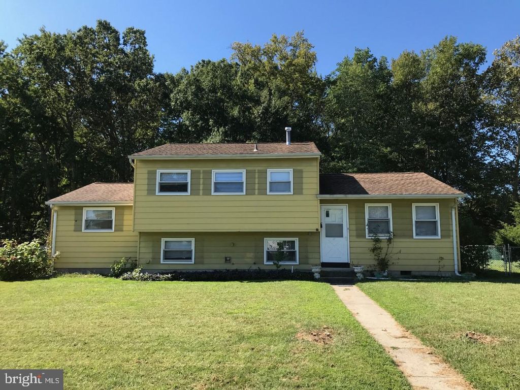 310 UNIVERSITY AVE, Pemberton, NJ 08068