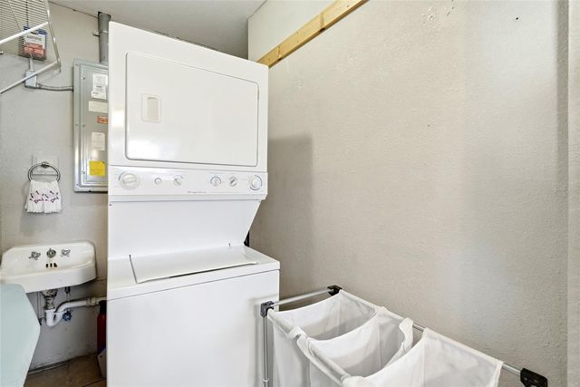 5697 33RD AVENUE N, St Petersburg, FL 33710