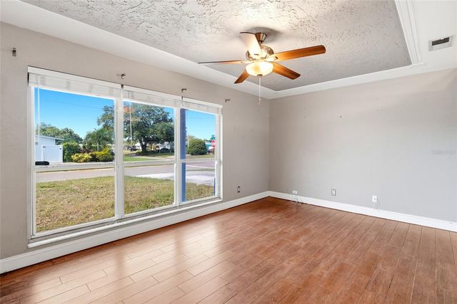 5697 33RD AVENUE N, St Petersburg, FL 33710
