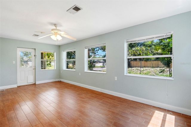 5697 33RD AVENUE N, St Petersburg, FL 33710