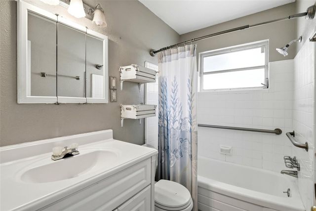 5697 33RD AVENUE N, St Petersburg, FL 33710