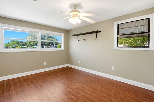 5697 33RD AVENUE N, St Petersburg, FL 33710