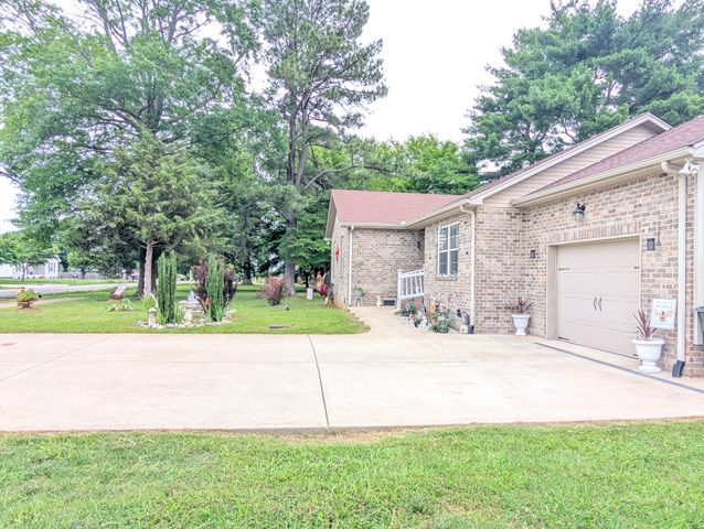 661 Portland Blvd, Portland, TN 37148