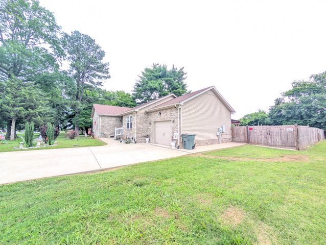 661 Portland Blvd, Portland, TN 37148
