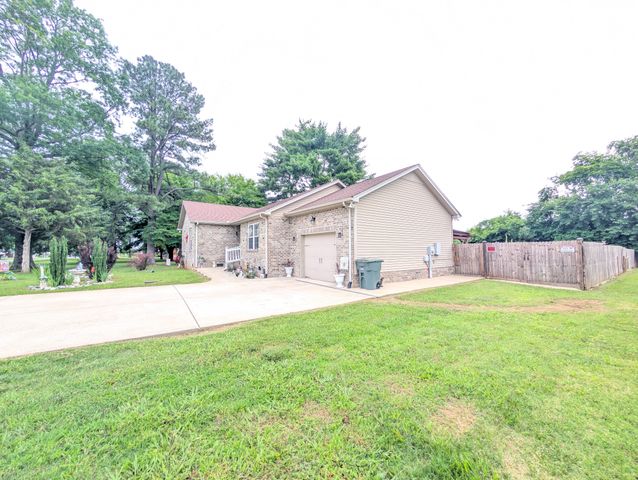 661 Portland Blvd, Portland, TN 37148