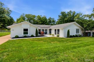 490 Maymont Drive, Ballwin, MO 63011