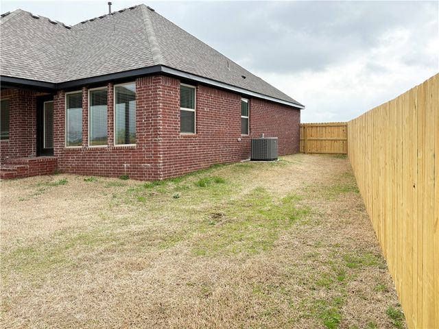 2702 N Bailey Street, Siloam Springs, AR 72761