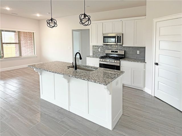 2702 N Bailey Street, Siloam Springs, AR 72761