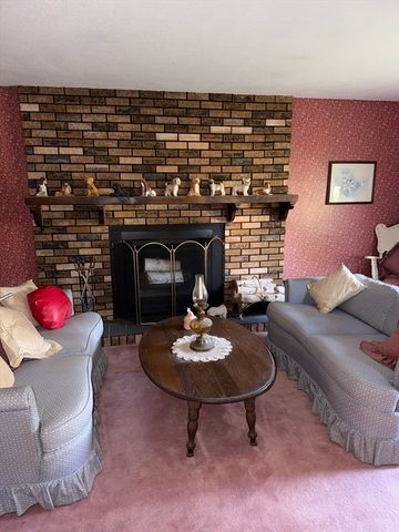 161 Raymond Dr, Hampden, MA 01036