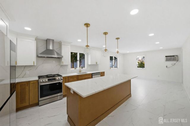 68 Port Reading Avenue, Woodbridge Proper, NJ 07095