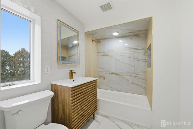 68 Port Reading Avenue, Woodbridge Proper, NJ 07095