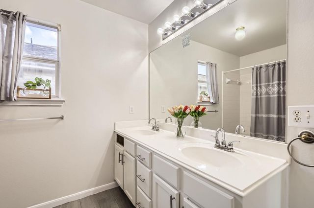 703 Maplecreek DR, Leander, TX 78641