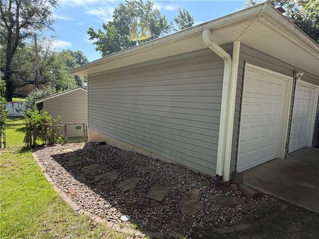 4923 Evanston Avenue, Kansas City, MO 64133