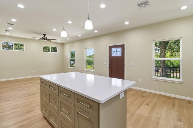 1626 Cree TRL, Kingsland, TX 78639