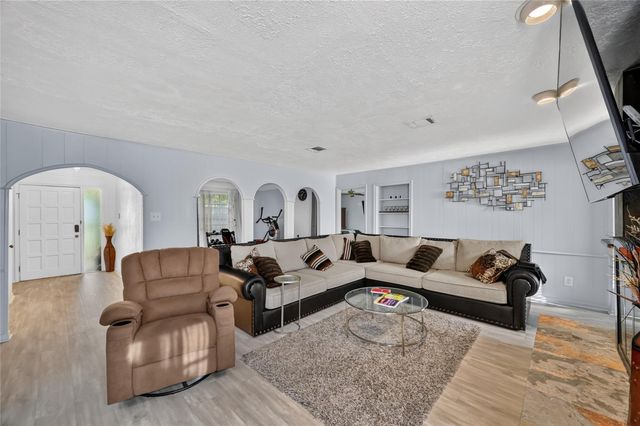 8111 Ivan Reid Drive, Houston, TX 77040