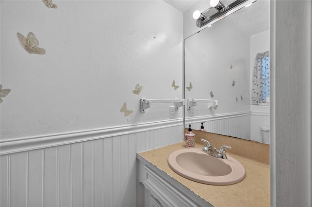 8111 Ivan Reid Drive, Houston, TX 77040