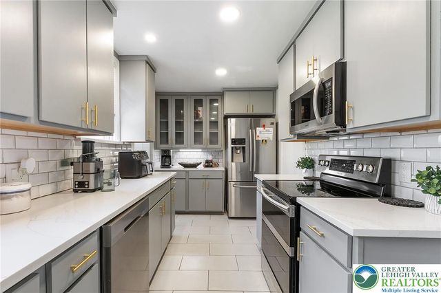 657 Beverly Drive, South Whitehall Twp, PA 18104