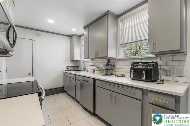 657 Beverly Drive, South Whitehall Twp, PA 18104
